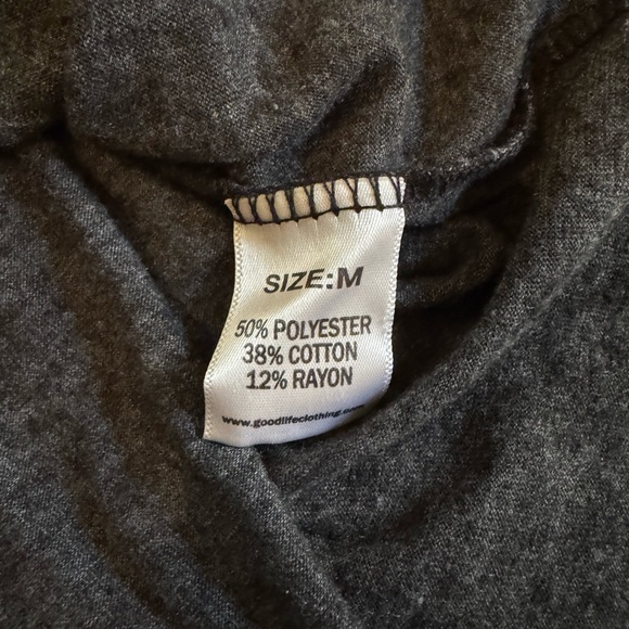 Excellent condition men’s medium charcoal gray Goodlife everyday v neck T - Picture 5 of 6